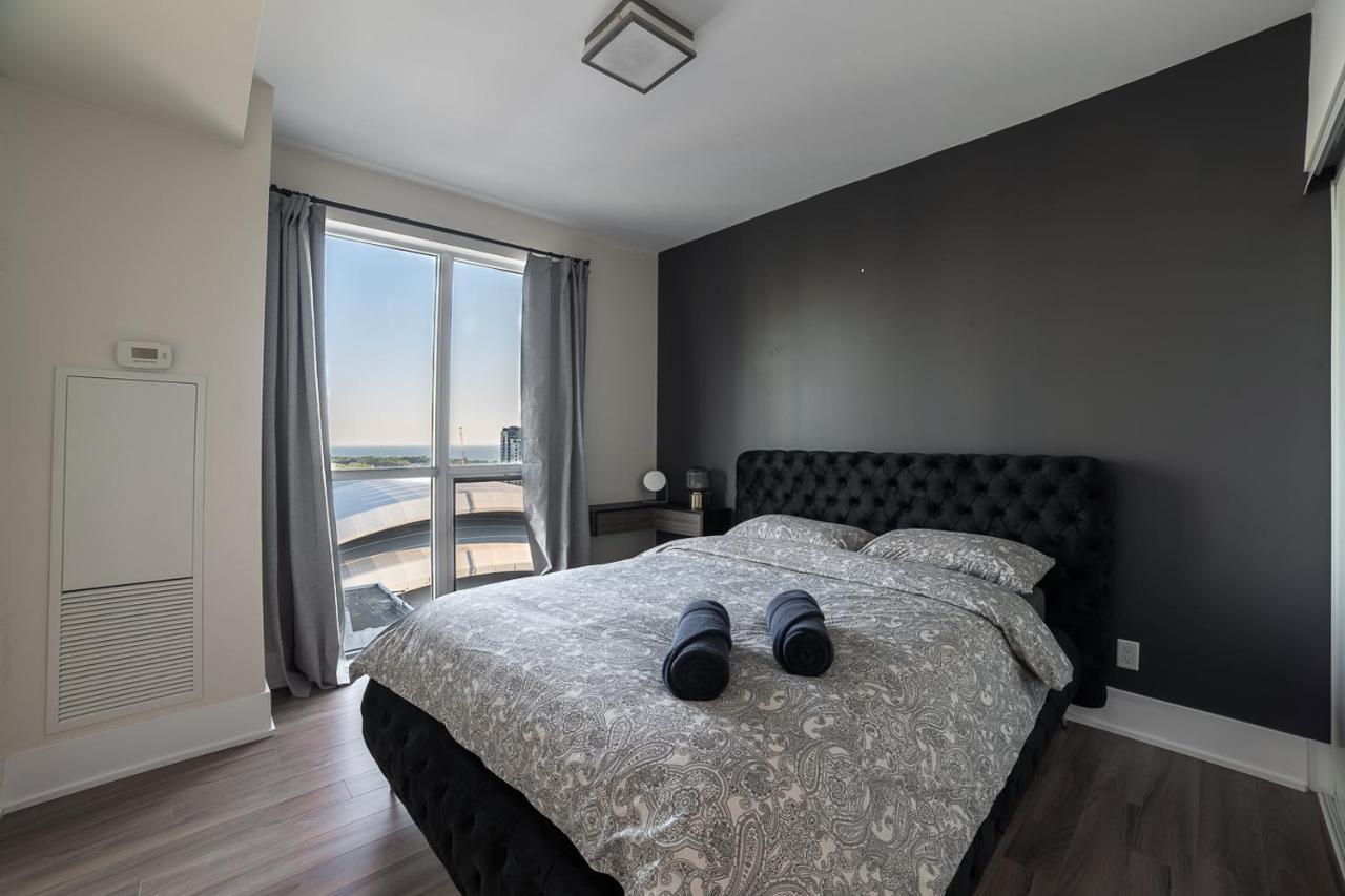 Designer Condo W/ Cn Tower View & Parking Τορόντο Εξωτερικό φωτογραφία