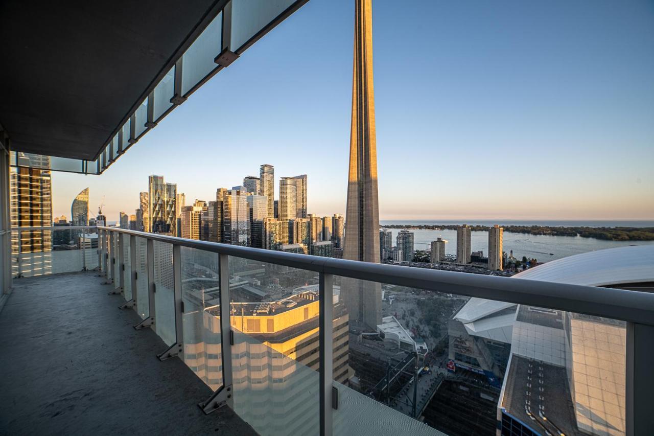 Designer Condo W/ Cn Tower View & Parking Τορόντο Εξωτερικό φωτογραφία