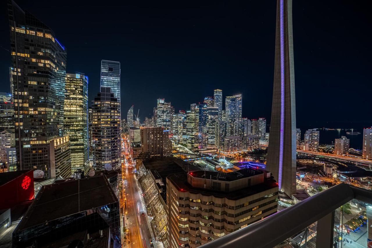 Designer Condo W/ Cn Tower View & Parking Τορόντο Εξωτερικό φωτογραφία