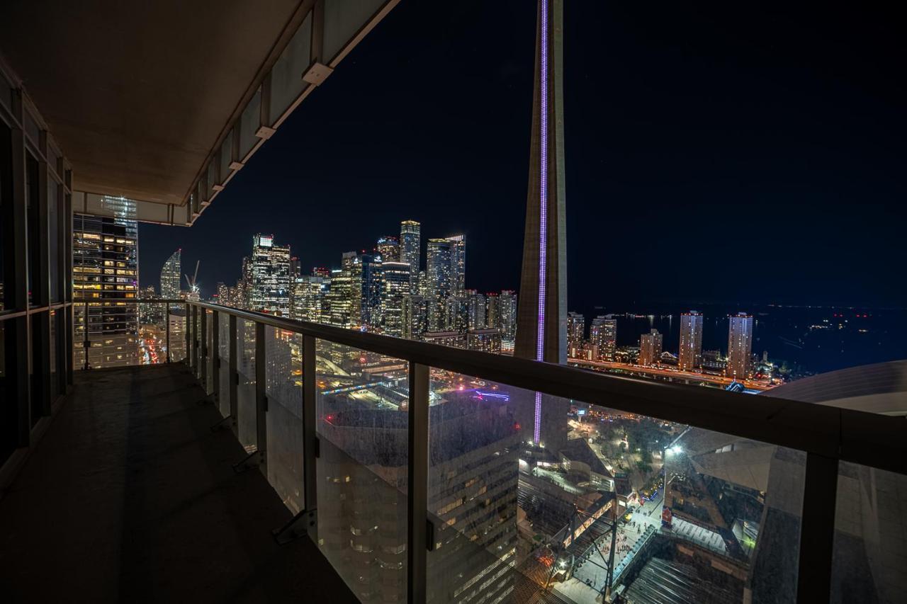 Designer Condo W/ Cn Tower View & Parking Τορόντο Εξωτερικό φωτογραφία