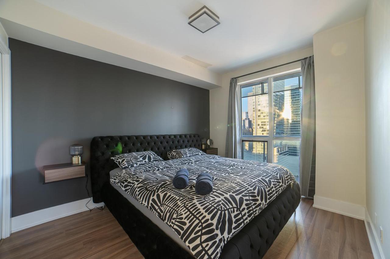 Designer Condo W/ Cn Tower View & Parking Τορόντο Εξωτερικό φωτογραφία
